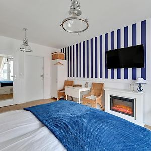 Deluxe Studio